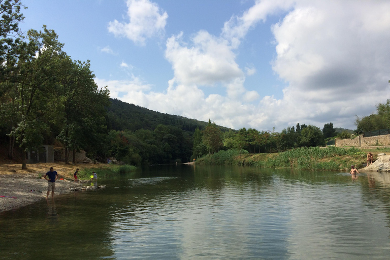 Wioska Lagrasse i opactwo Fontfroide, kraj katarów.