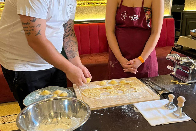 Segredos napolitanos: aula de massa e tiramisù para amantes da gastronomiaSegredos Napolitanos: Aula de Massa e Tiramisù para quem curte comida