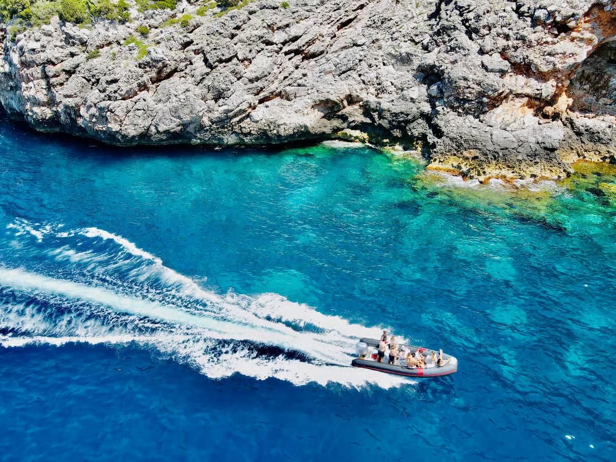 Durrës: Vlora, Insel Sazan, Höhle und Karaburun – Schnellboot-Tour