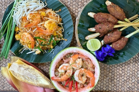 Authentieke Thaise kookles met marktrondleiding.Thaise kookles en rondleiding op de versmarkt