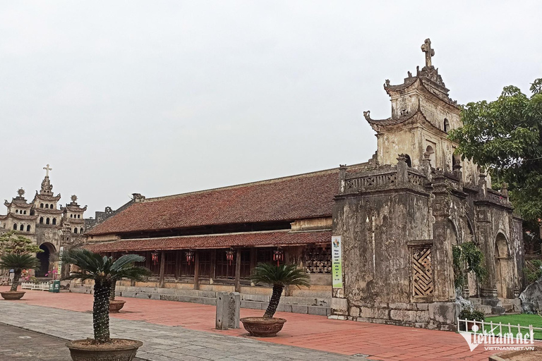Hanoi: Stone Cathedral or Hat & Incense Village _SMALL GROUP Private Tour Phat Diem Stone Cathedral & Conical Hat Village