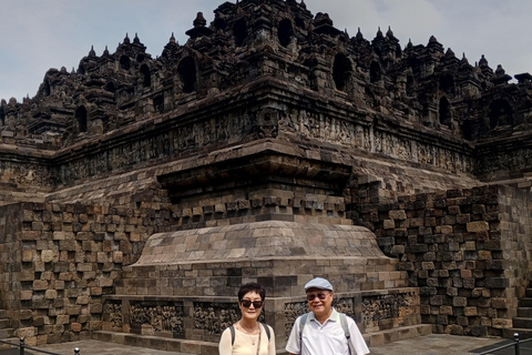 Yogyakarta: Borobudur Temple & Setumbu Hill Sunrise Tour
