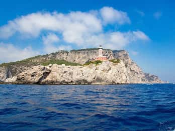 Tour in barca a Capri con pranzo a bordo, nuoto e divertimento