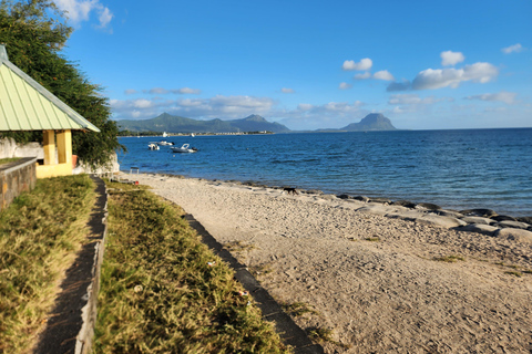 IleAuxBenitiers: Private tour CrystalRock, Lunch on island