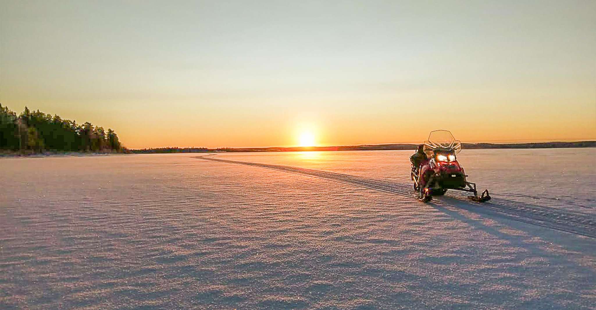 Desde Rovaniemi, Snowmobile Safari en el desierto ártico - Housity