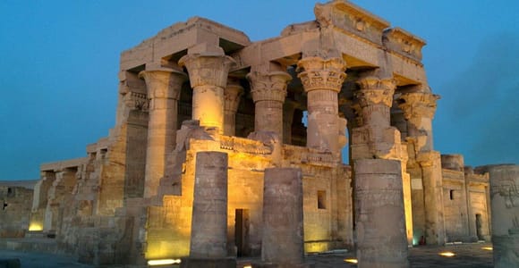 Tagestour zu den Edfu Kom Ombo Tempeln von Luxor aus