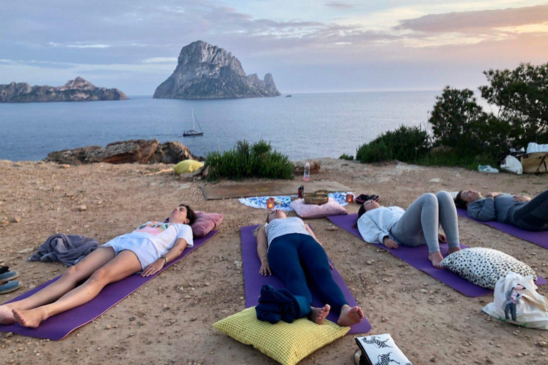 Aventura particular de ioga em Es VedraIbiza Yoga: Experiência mágica particular de Yoga em Es Vedra