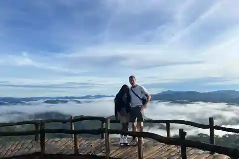 Tour de día completo por la ciudad de Da Lat con guía local estudiante en coche