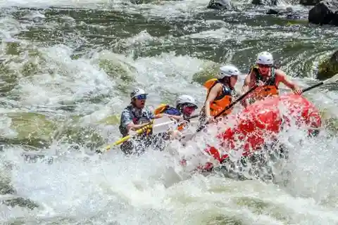 Colorado: Rafting de Medio Día en los Rápidos de Shoshone Doble