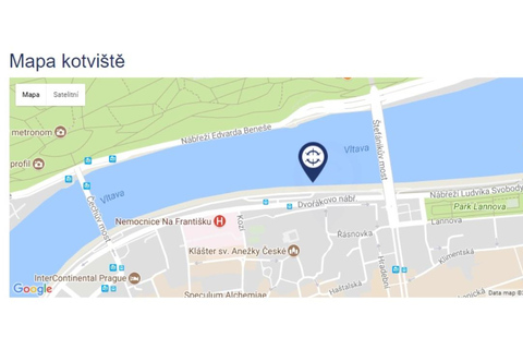 1-hour cruise with drinks included Praha: One-hour cruise around Prague with a drink included