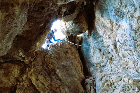 Elda: Ferrata Bolón, tirolina récord.