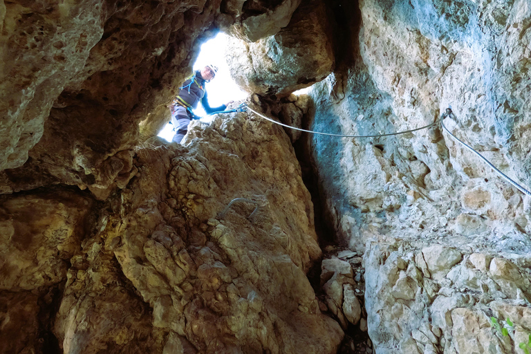 Elda: Ferrata Bolón, tirolina récord.