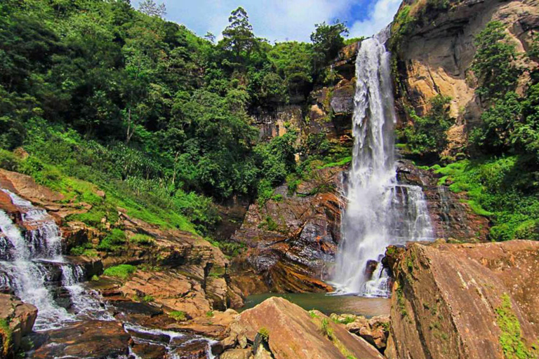 Kandy to Nanuoya Railway Station Drop and Ella Train Journey Kandy to Nanuoya Drop By Tuk & Ella Train Ride (01)