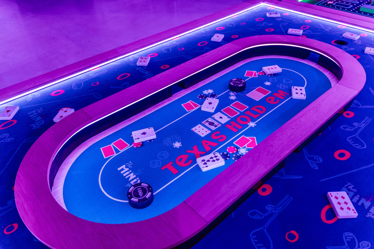 Cologne: Adventure Minigolf – Interactive tour through movie sets!