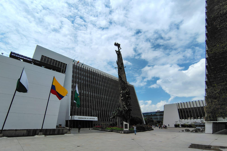 Medellín: Tour guiado a pie con paradas gastronómicas