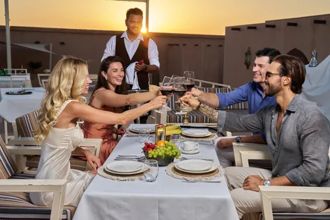 Dubai: Exkluzív VIP sivatagi szafari vacsora élő show-val