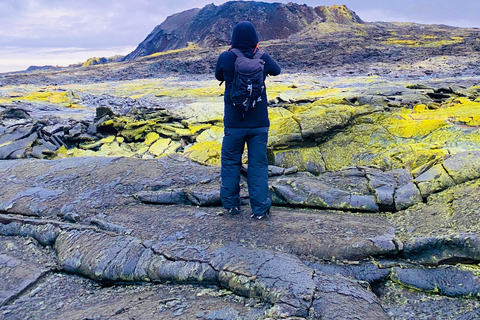 Grindavík: Caminhada no vulcão Fagradalsfjall com um guia privadoCondução autónoma: Ponto de encontro no vulcão