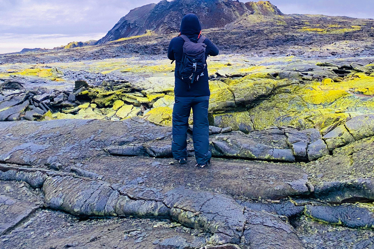 Grindavík: Caminhada no vulcão Fagradalsfjall com um guia privadoCondução autónoma: Ponto de encontro no vulcão