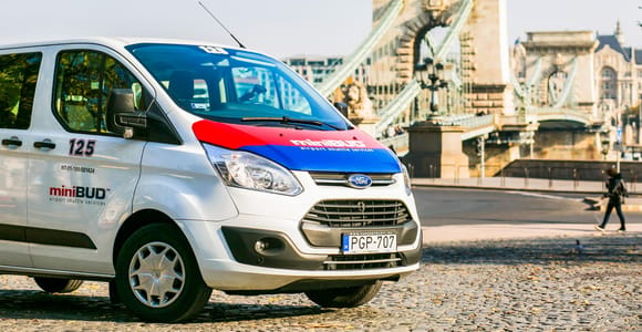 Budapest: Shared Airport Shuttle Bus Transfer