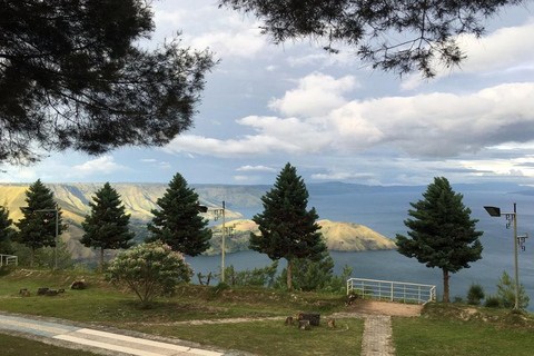 Medan: Discover the Best of Sumatra Day Trip! Medan: Lake Toba Tour