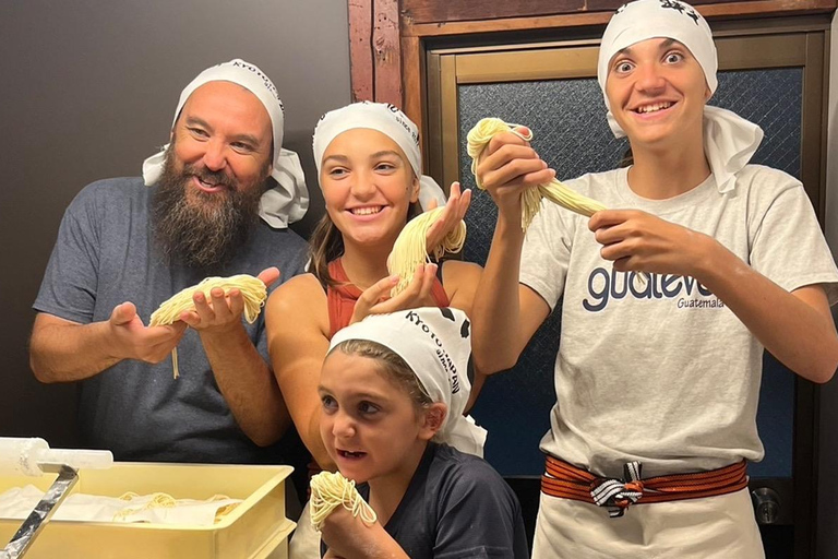 Experiência particular de fazer macarrão ramen em KyotoExperiência de fazer macarrão ramen em Kyoto