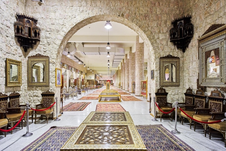 Doha: Scheich Faisal Museum und Kamelrennbahn Tour