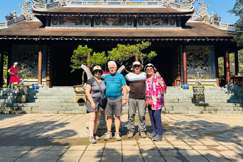 Hue Stadtführung mit privatem englischsprachigem FahrerHue Stadtführung mit dem Privatauto: Besuch von 3 Sightseeing-Plätzen