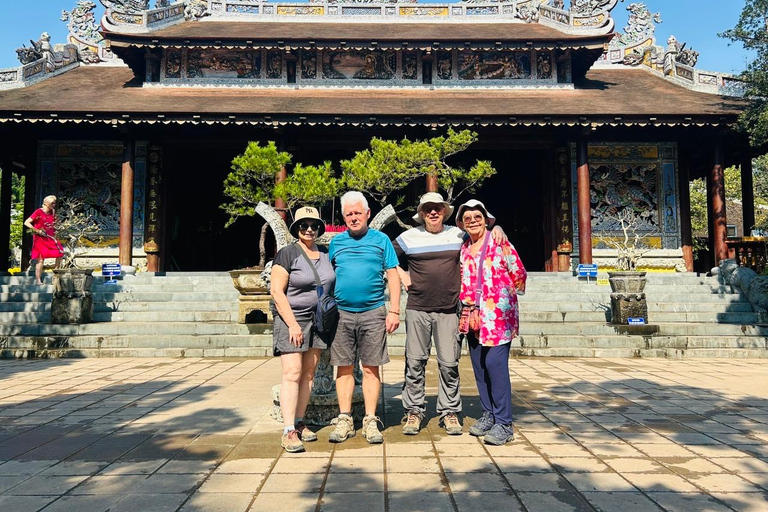 Hue Stadtführung mit privatem englischsprachigem FahrerHue Stadtführung mit dem Privatauto: Besuch von 3 Sightseeing-Plätzen