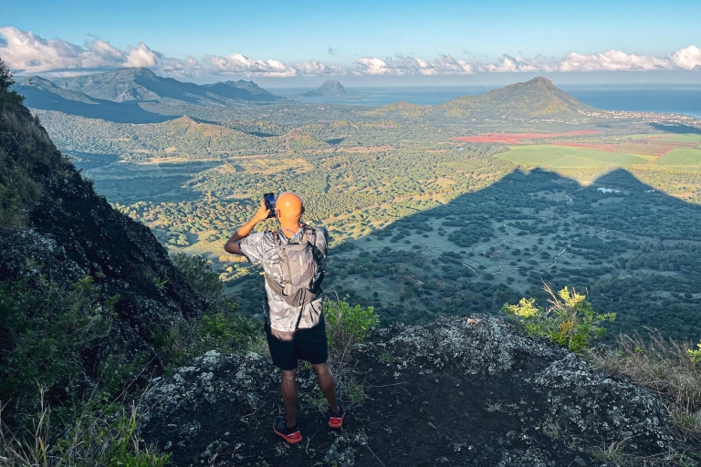 Mauricio: Caminar y escalar la montaña Trois Mamelles