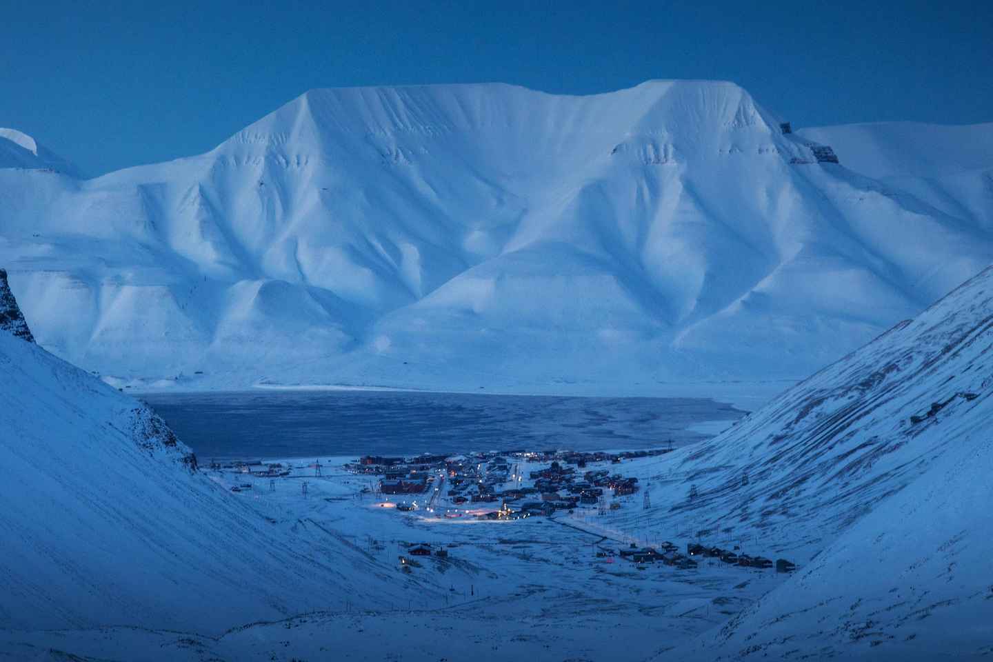 Longyearbyen: Snowshoeing Adventure to Svalbard Glacier