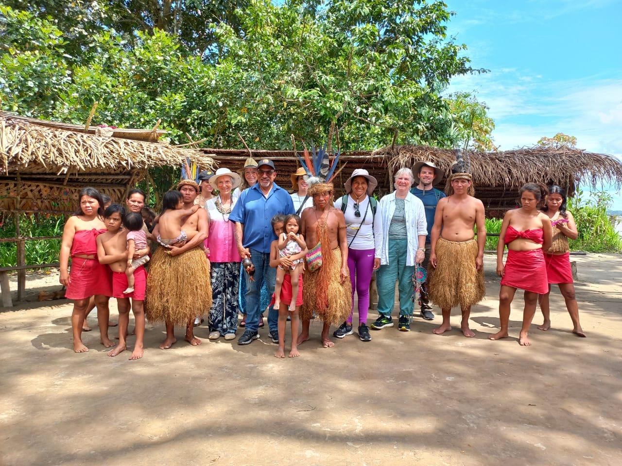 Iquitos: Amazonas-Tagestour mit Mittagessen und Transfers