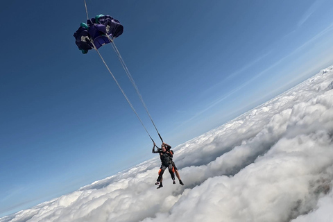 Kopenhagen: Tandem parachutesprong - Ultiem avontuur in Kopenhagen