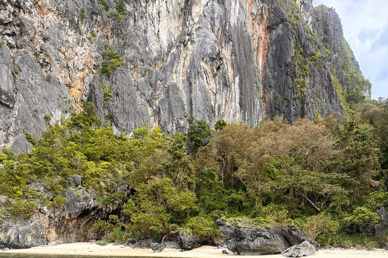 El Nido: Private Tour – Lagoons, Cave & Private Beach