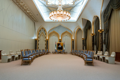 Explore Abu Dhabi: 2-Day Cultural Journey from DubaiShared Tour in Spanish