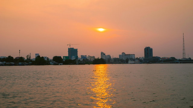 Can Tho: Private Mekong River Sunset Cruise with Snacks