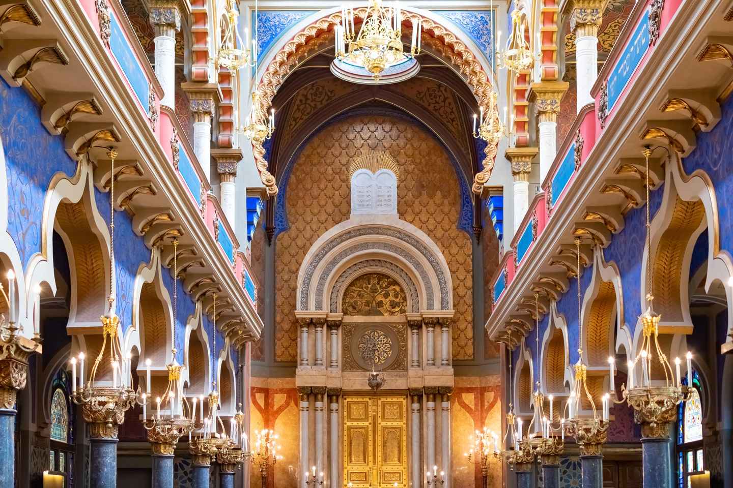 Prague Old Town and Top Attractions Private Tour by Car