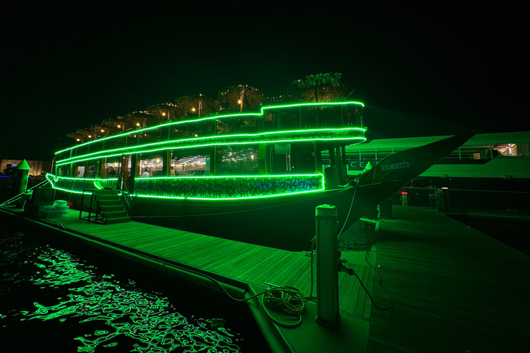 迪拜河阿拉伯独桅帆船巡游、小型游艇码头表演、自助餐和饮料选项迪拜河游船+晚餐+现场舞蹈表演（不含接送服务）