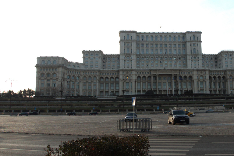 Bucarest in auto - un&#039;esperienza di un&#039;intera giornata &quot;fermati e visita&quot;.