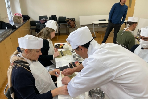 Tokio: Workshop sushi maken en sushimeester worden in TsukijiSushi workshop