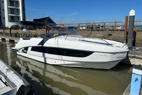 Brighton: Beneteau Flyer Sundeck Private Charter