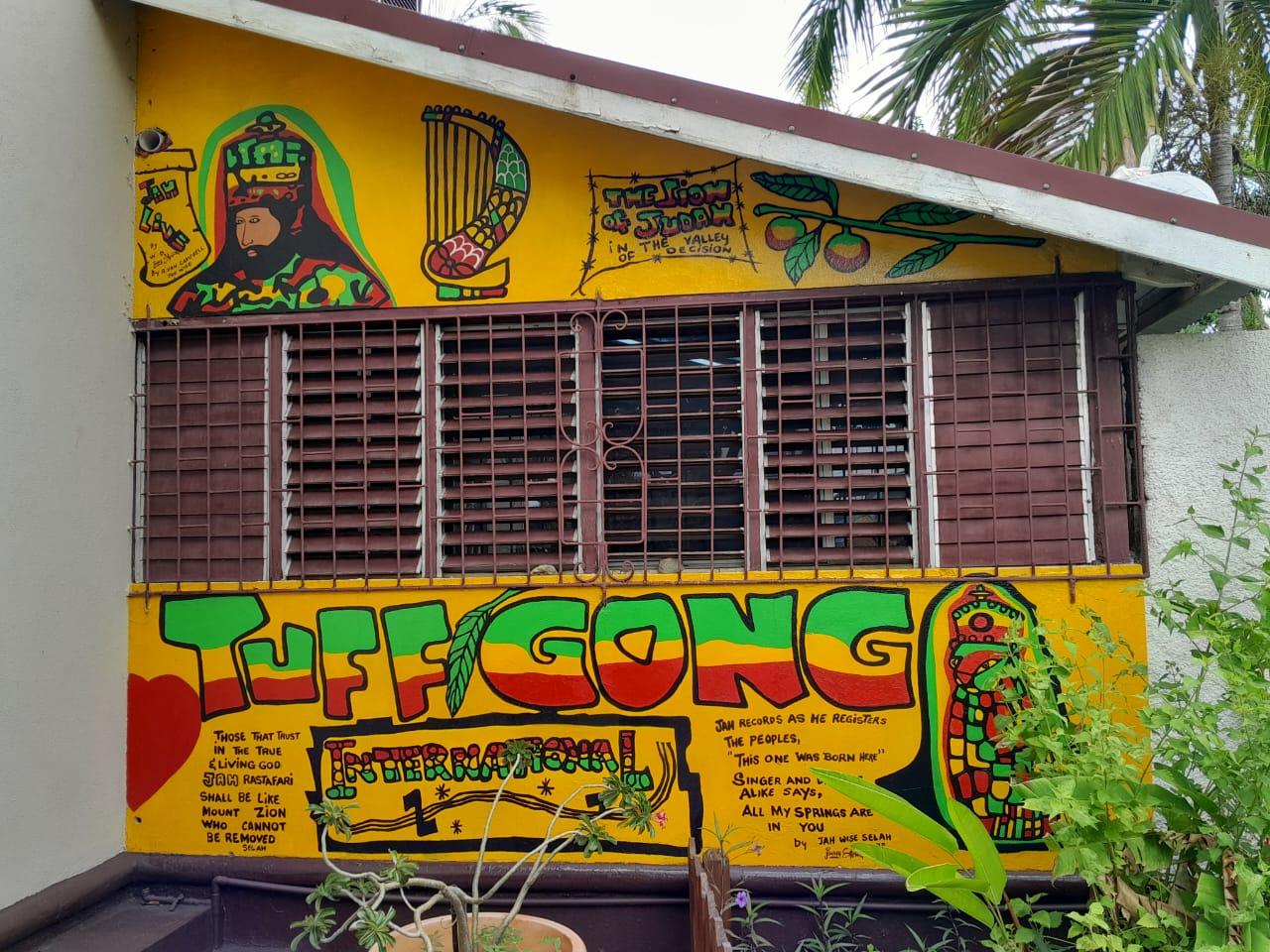 Erkunde das Stadtzentrum von Kingston und New Kingston: