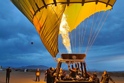 Marrakech: Royal Breakfast with Hot Air Balloons view