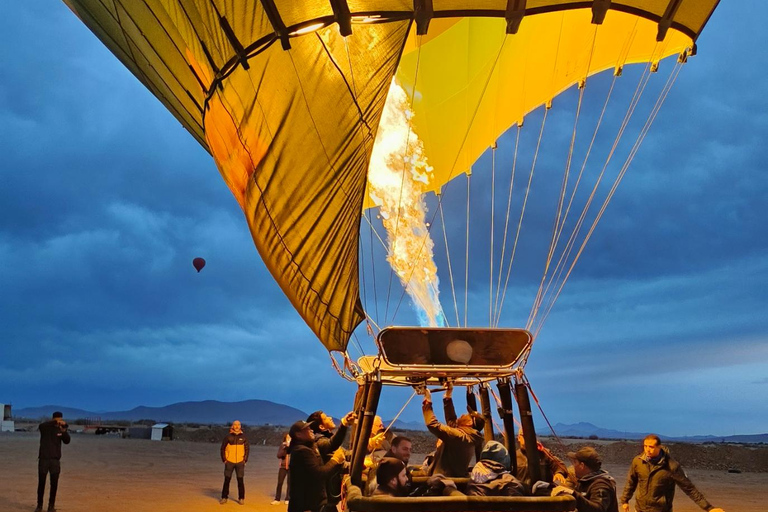 Marrakech: Royal Breakfast with Hot Air Balloons view