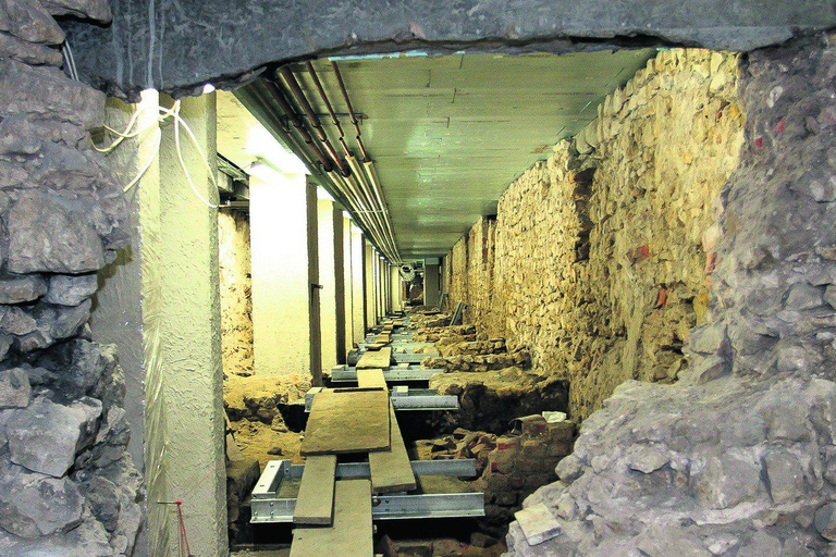 Krakow: Guided Tour of Rynek UndergroundUnderground Museum Tour in English