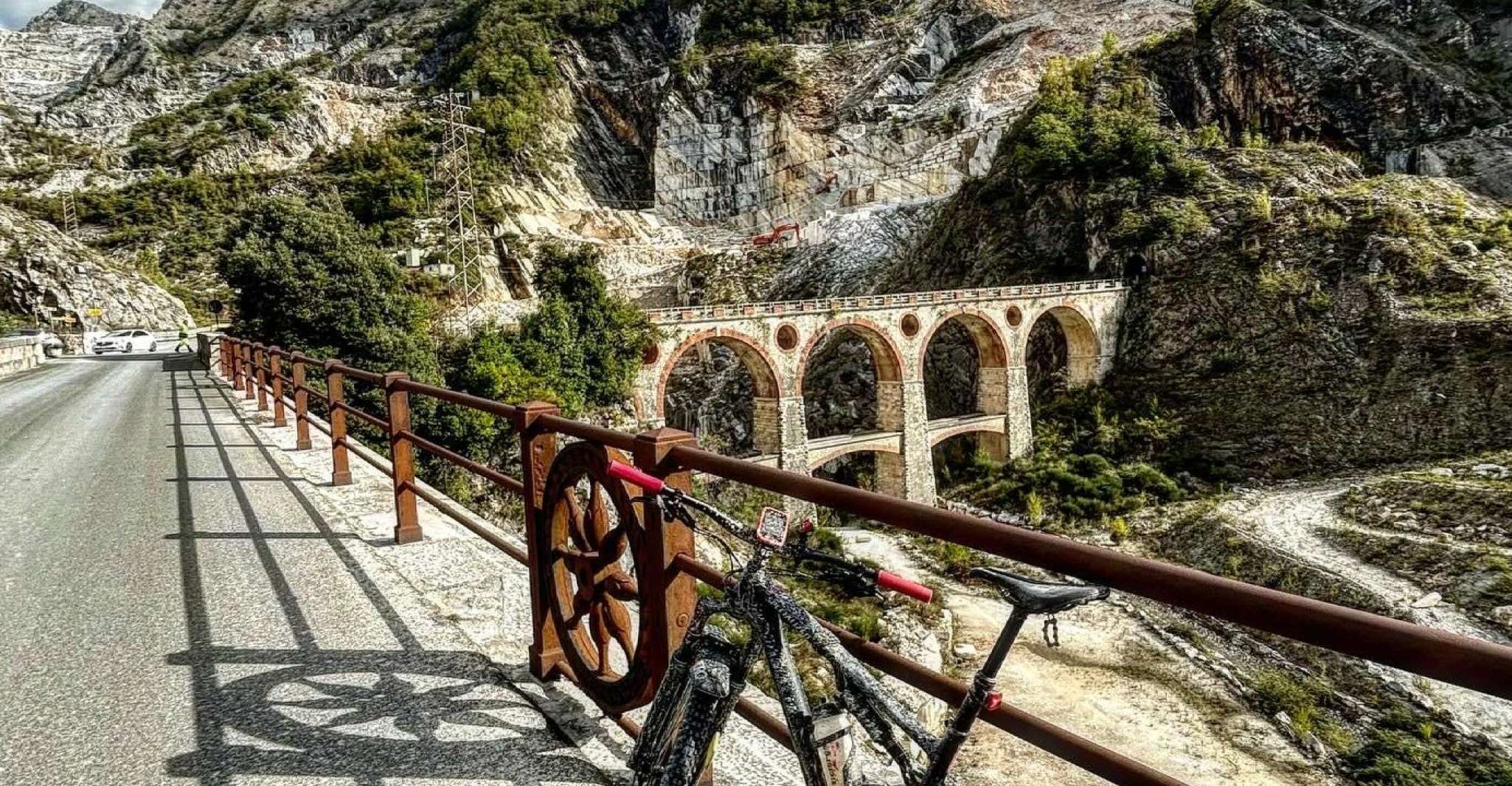 Tour alle Cave di Marmo in E-bike con degustazione di lardo - Housity