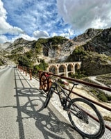 Tour alle Cave di Marmo in E-bike con degustazione di lardo - Housity