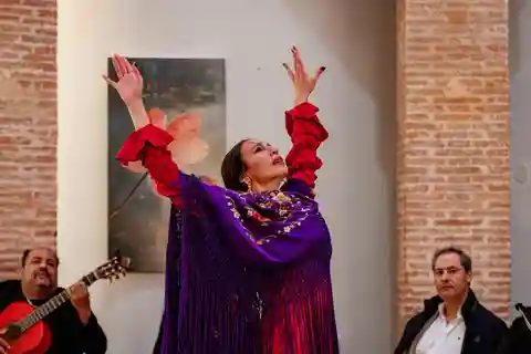 Valencia: Flamenco Show at LouVit Gallery