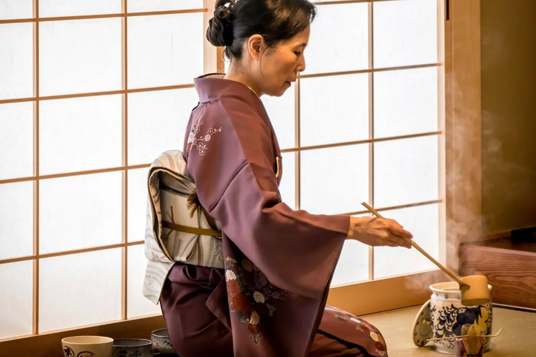 Nara: Guided Walking Tour with Tea Ceremony & Calligraphy