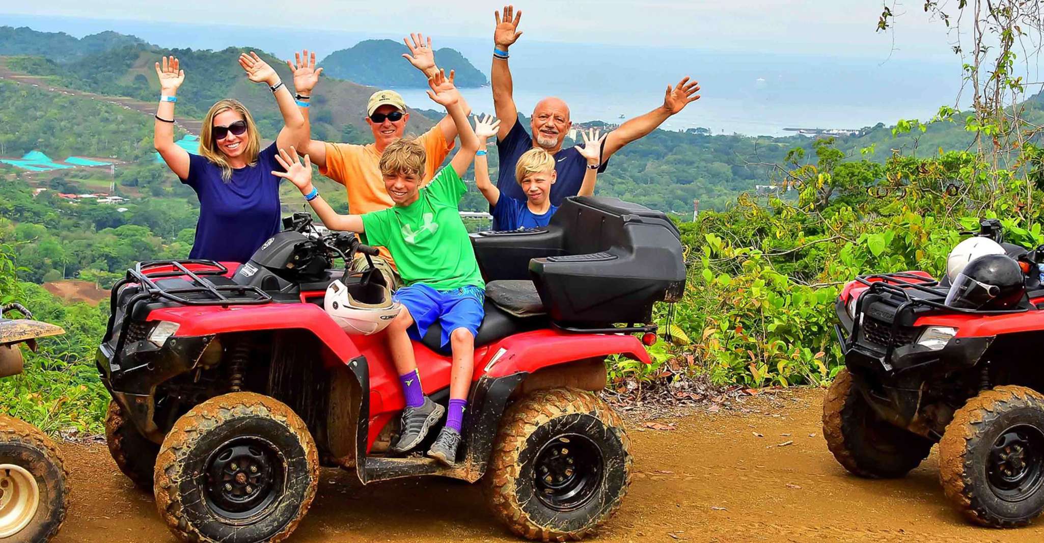 Jaco Beach, ATV Tour con fermata della cascata - Hizvo