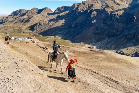 Cusco: Rainbow Mountain Tour with Meals and Entrance Fees Private Tour with Meals